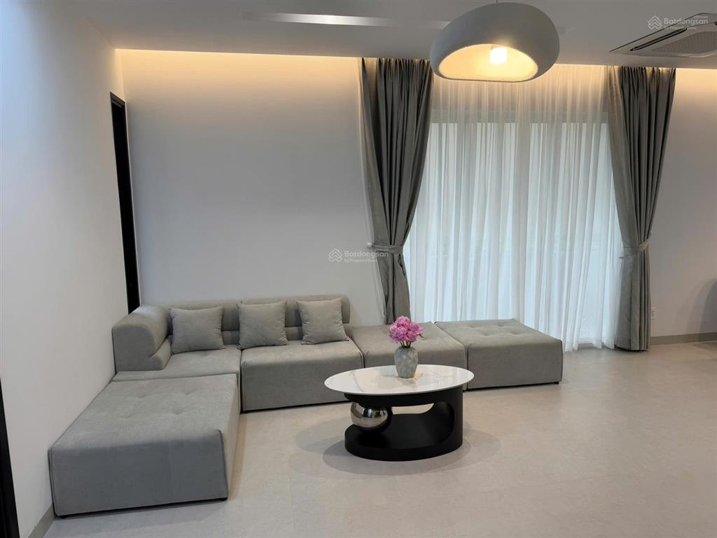 Cho thuê nhà phố bt góc  khu compound palm residence 7.5x17m nội thất vừa hoàn thiện mới 100%