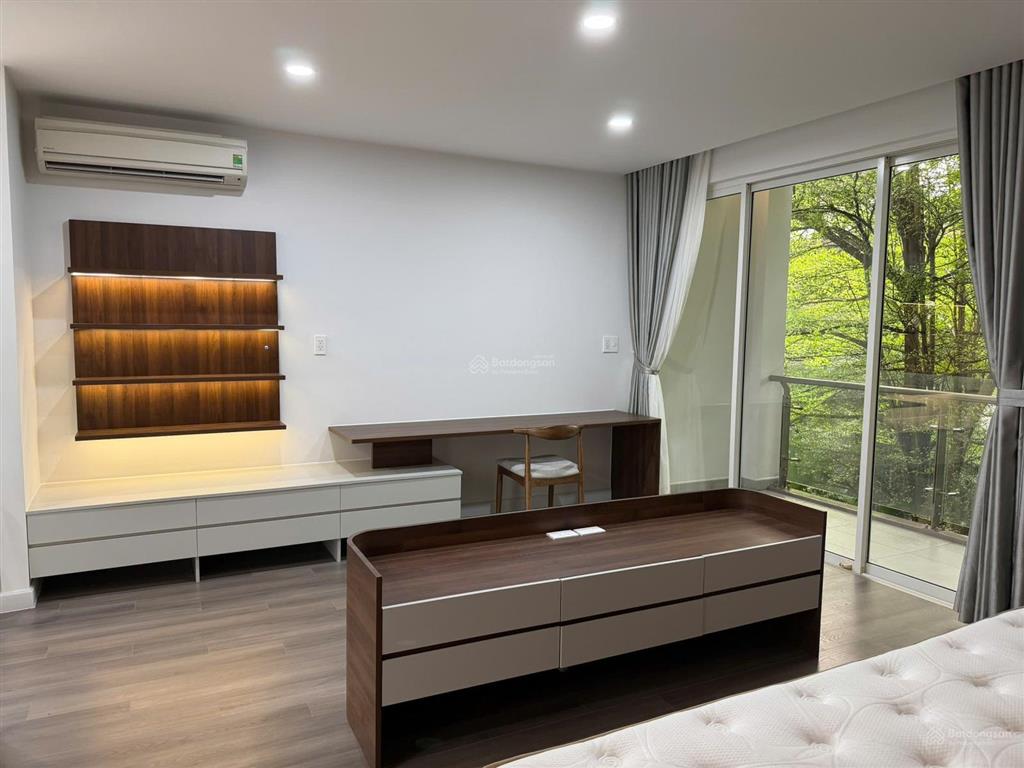 Cho thuê nhà phố bt góc  khu compound palm residence 7.5x17m nội thất vừa hoàn thiện mới 100%