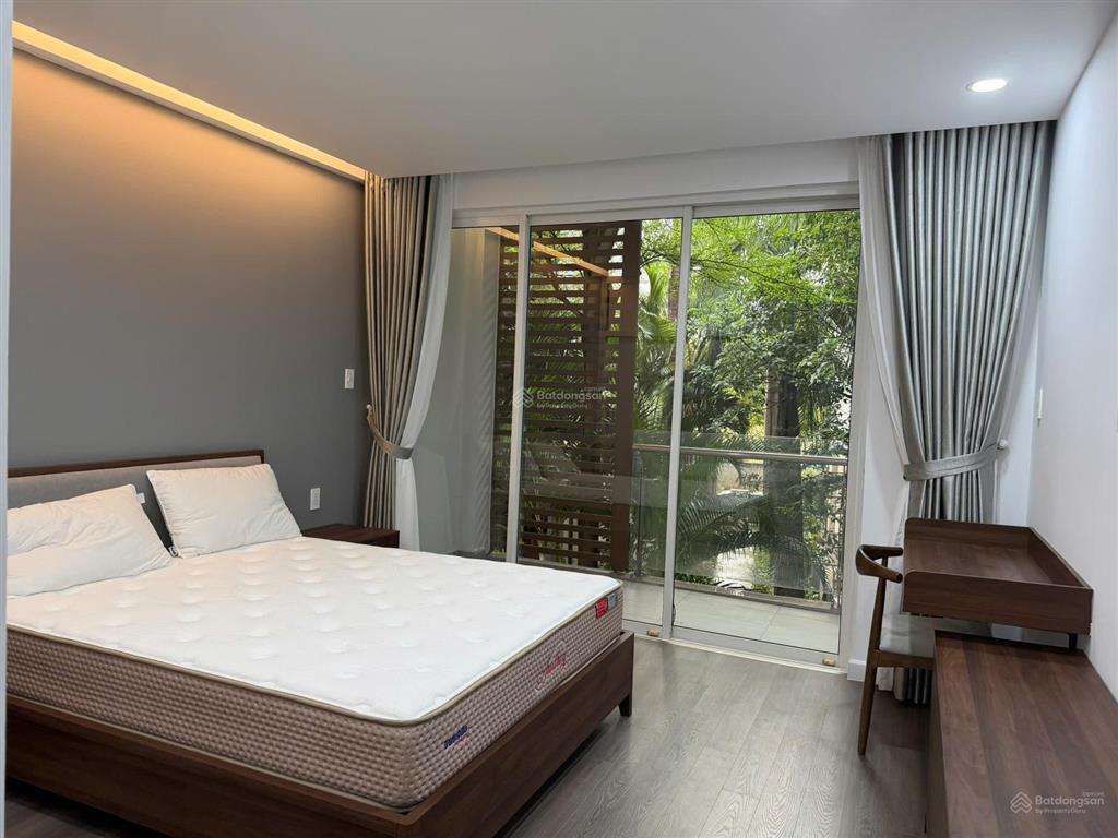 Cho thuê nhà phố bt góc  khu compound palm residence 7.5x17m nội thất vừa hoàn thiện mới 100%