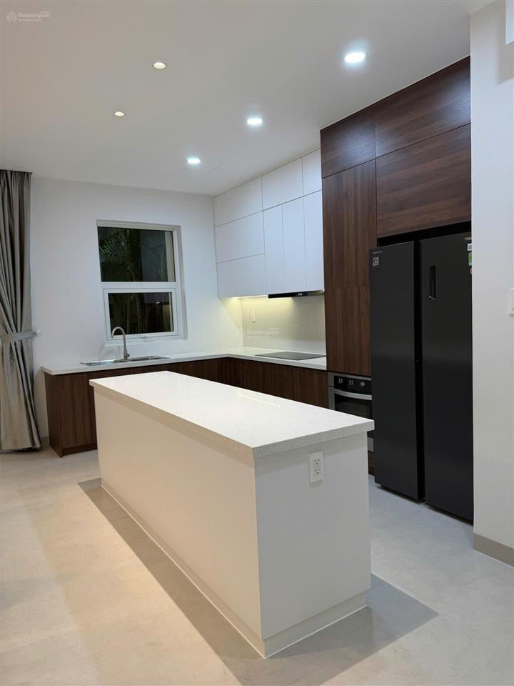 Cho thuê nhà phố bt góc  khu compound palm residence 7.5x17m nội thất vừa hoàn thiện mới 100%