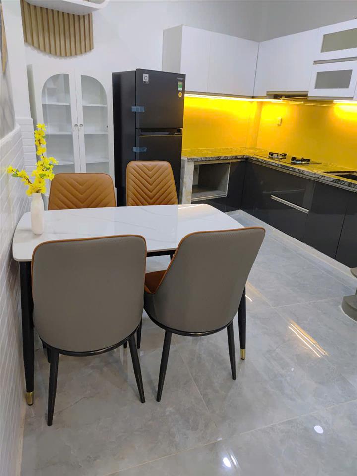 Bán nhà 36m2, 4 tầng, 5PN, 3WC, 6.8 tỷ, Sổ Đỏ, Phan Văn Trị, P11, Bình Thạnh. LH: