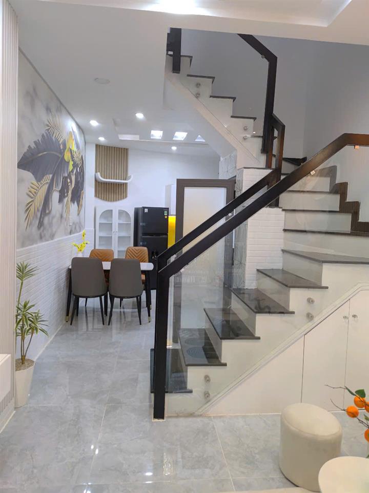 Bán nhà 36m2, 4 tầng, 5PN, 3WC, 6.8 tỷ, Sổ Đỏ, Phan Văn Trị, P11, Bình Thạnh. LH: