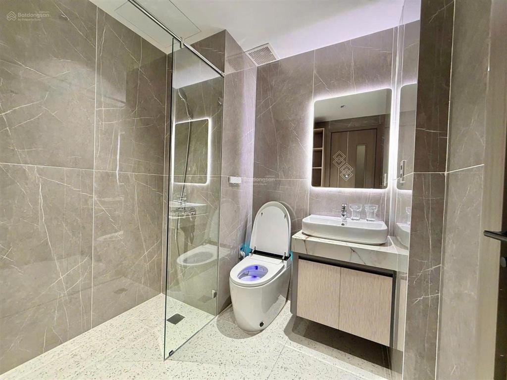 Bán siêu phẩm chính chủ tại chcc h2 hoàng diệu, quận 4, dt 79m2, 2pn/2wc, fullnt shr!