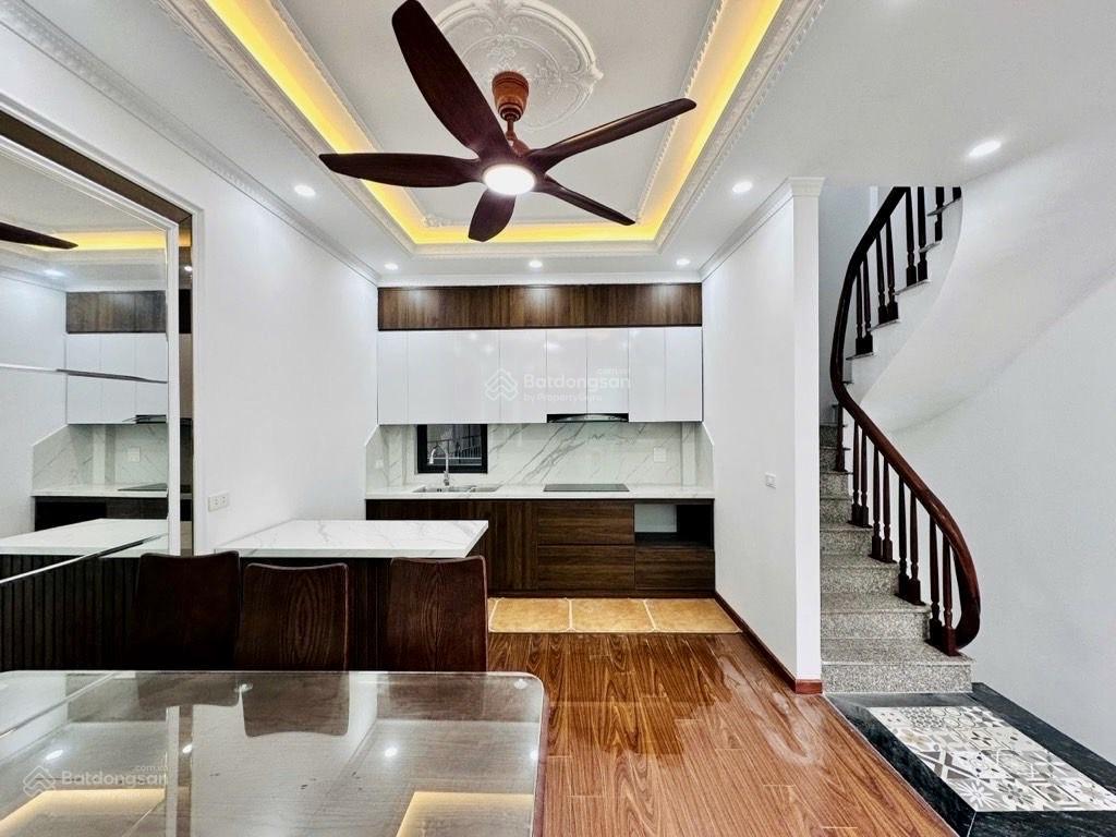 Lê đức thọ  5 tầng dân xây  30m ra ô tô  cực gần phố 50m  chỉ 9.x tỷ