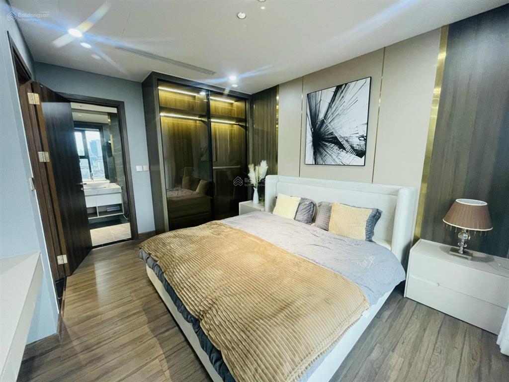 Bán chuyển nhượng căn đông nam 2pn, dt 91m2, view hồ, giá 12,x tỷ, sổ đỏ, tầng 20,  0971 366 ***