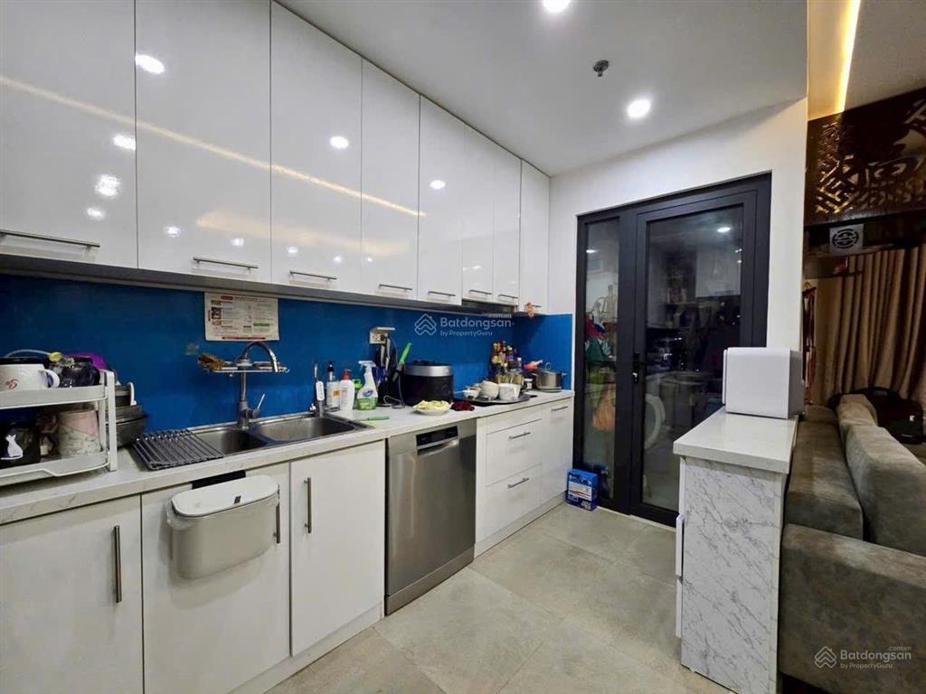 Bán 2pn hướng đông nam tầng đẹp da b6 giảng võ, full nt, sổ sẵn,  em hà xem nhà 0971 366 ***
