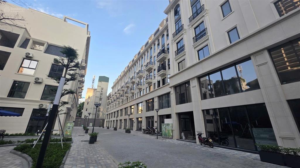 Cho thuê biệt thự grandeur số 138b giảng võ siêu hiếm, an ninh 3 lớp, hầm để 3 xe ô tô, đông nam