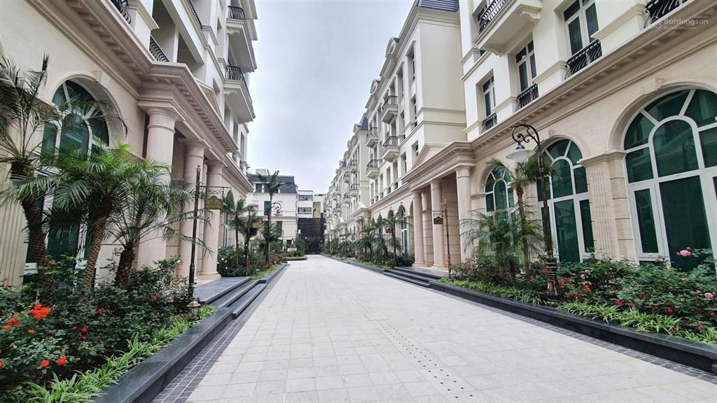 Cho thuê biệt thự grandeur số 138b giảng võ siêu hiếm, an ninh 3 lớp, hầm để 3 xe ô tô, đông nam