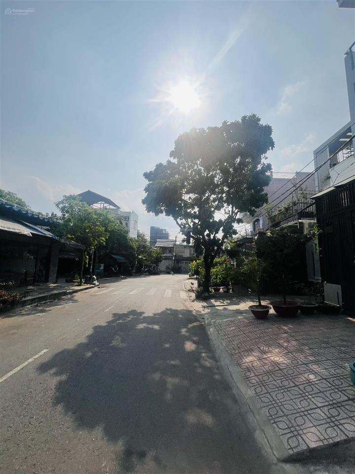 Bán nhà đất 3 mặt tiền đường số 14m, gần nguyễn thị thập, 5.5x23m, sổ vuông vức, giá nhỉnh 15 tỷ