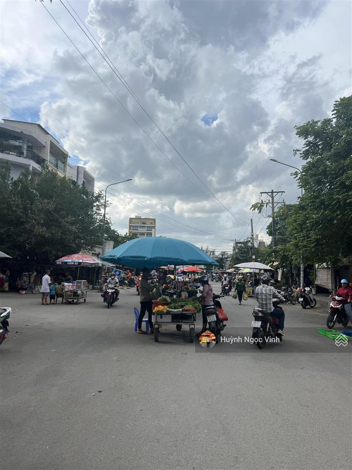 Giá tốt !!! đất hẻm xe hơi 8m ngay sát bên chợ phú thuận, 5,5x13.5, giá 6 tỷ