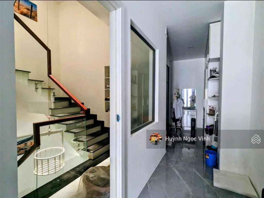 Nhà 4 tầng đường 8m, trần xuân soạn, 5x11m nở hậu, nhà đẹp ở ngay, giá 9,99 tỷ