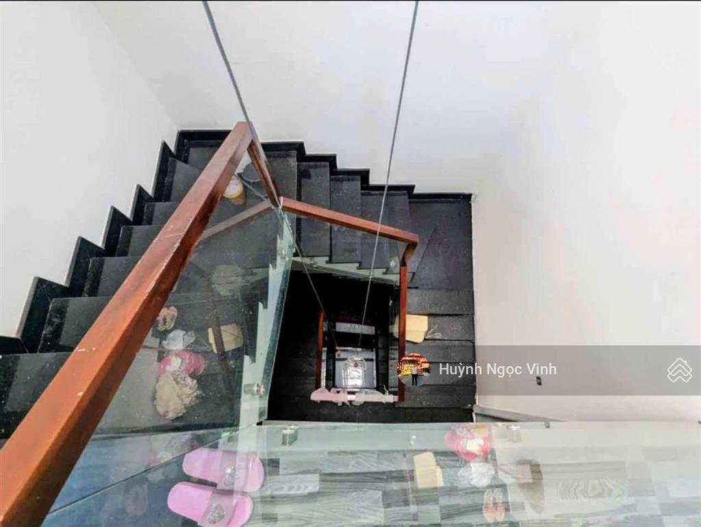 Nhà 4 tầng đường 8m, trần xuân soạn, 5x11m nở hậu, nhà đẹp ở ngay, giá 9,99 tỷ