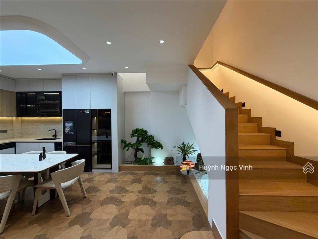 Nhà hxh lý phục man, 7x8 ngang lớn nhà đẹp full nội thất, ngay ga metro bến thành  cần giờ