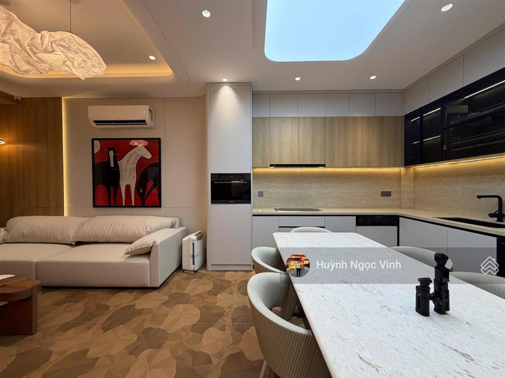 Nhà hxh lý phục man, 7x8 ngang lớn nhà đẹp full nội thất, ngay ga metro bến thành  cần giờ