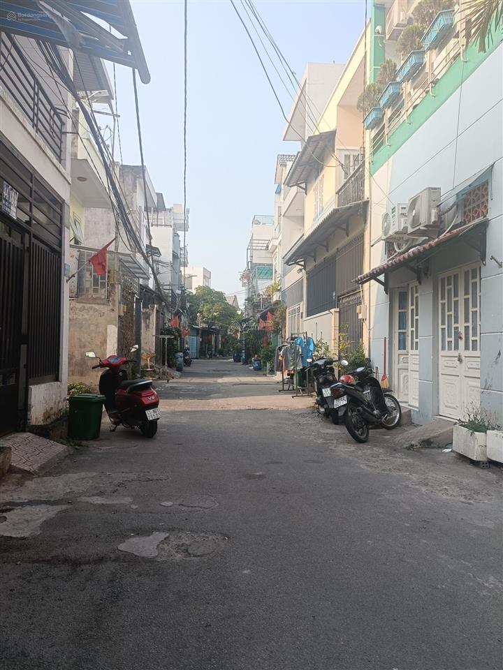 Bán nhà hẻm xe hơi đường số 9 linh xuân thủ đức 60 m2 giá giảm mạnh 5.1tỷ.
diện tích 60m2 (6*10) .