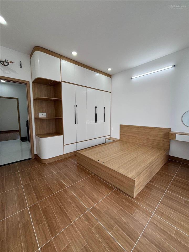 Bán nhà 75 m2 khu dân cư apec giá nhỉnh 8 tỷ trường thọ đường xe hơi hơi tránh. diện tích 75m2