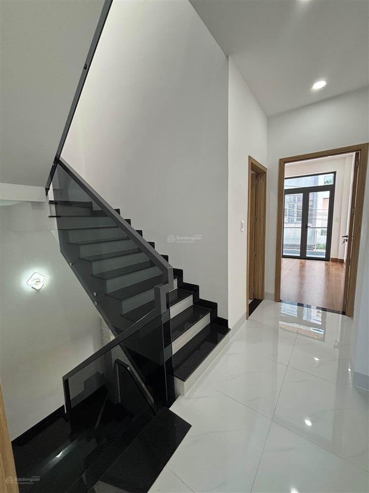 Bán nhà 75 m2 khu dân cư apec giá nhỉnh 8 tỷ trường thọ đường xe hơi hơi tránh. diện tích 75m2