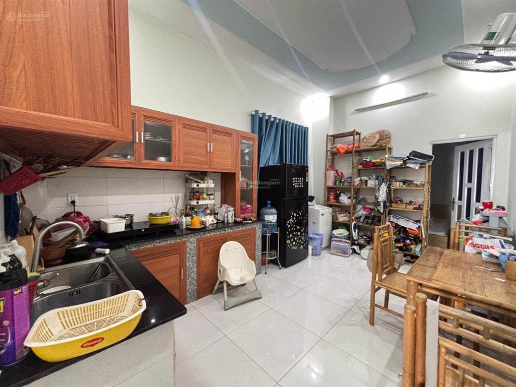 Chốt gấp giá tốt với căn nhà 2 mặt tiền . hẻm xe hơi thông thoáng .
diện tích 70m2 ngang 4 dài 17.