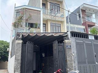 Chốt gấp giá tốt với căn nhà 2 mặt tiền . hẻm xe hơi thông thoáng .
diện tích 70m2 ngang 4 dài 17.