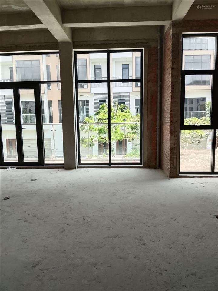 Cần bán biệt thự t&t long hậu. đã nhận nhà thô. nhà 3t 10x20. đường 10m. bán 9 tỷ.