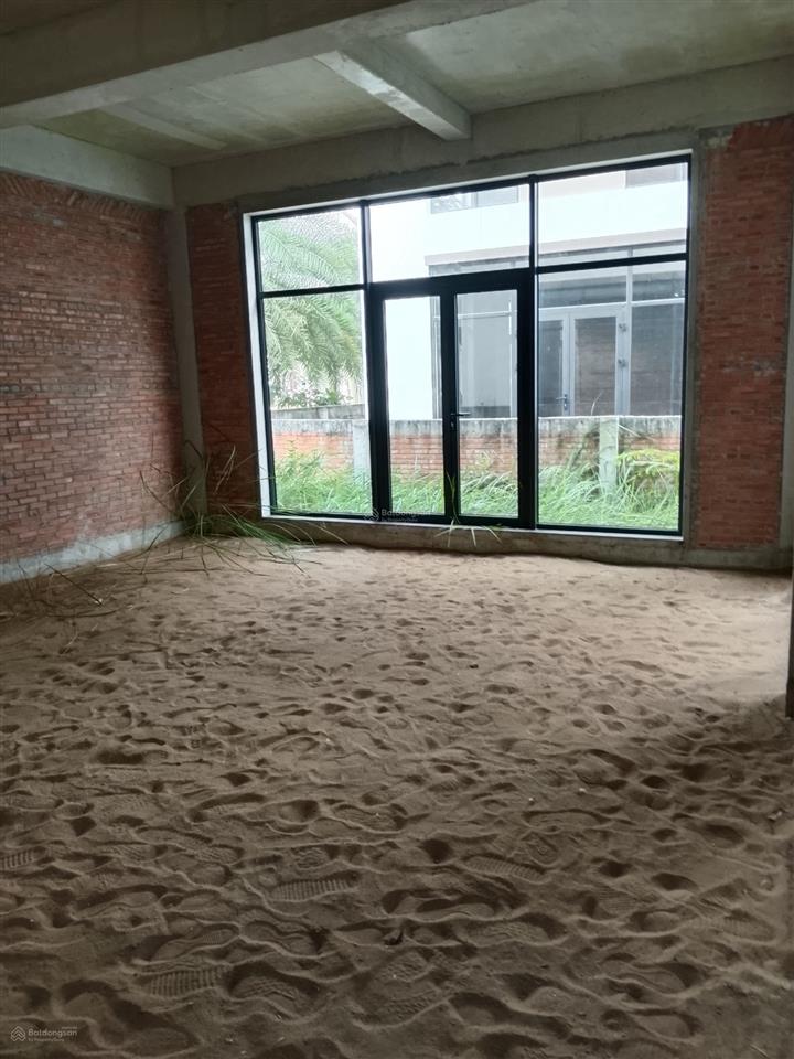 Cần bán biệt thự t&t long hậu. đã nhận nhà thô. nhà 3t 10x20. đường 10m. bán 9 tỷ.