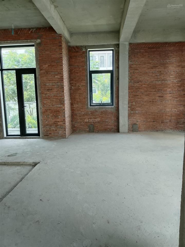 Cần bán biệt thự t&t long hậu. đã nhận nhà thô. nhà 3t 10x20. đường 10m. bán 9 tỷ.