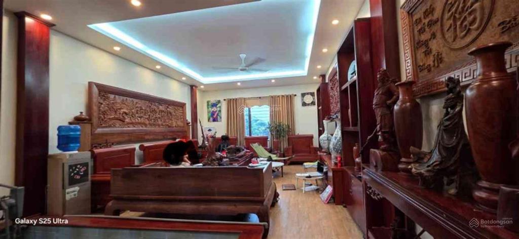 Cần bán căn nhà mặt phố. được chủ nhà thiết kế sang trọng lịch lãm. tại trung tâm từ sơn bắc ninh.