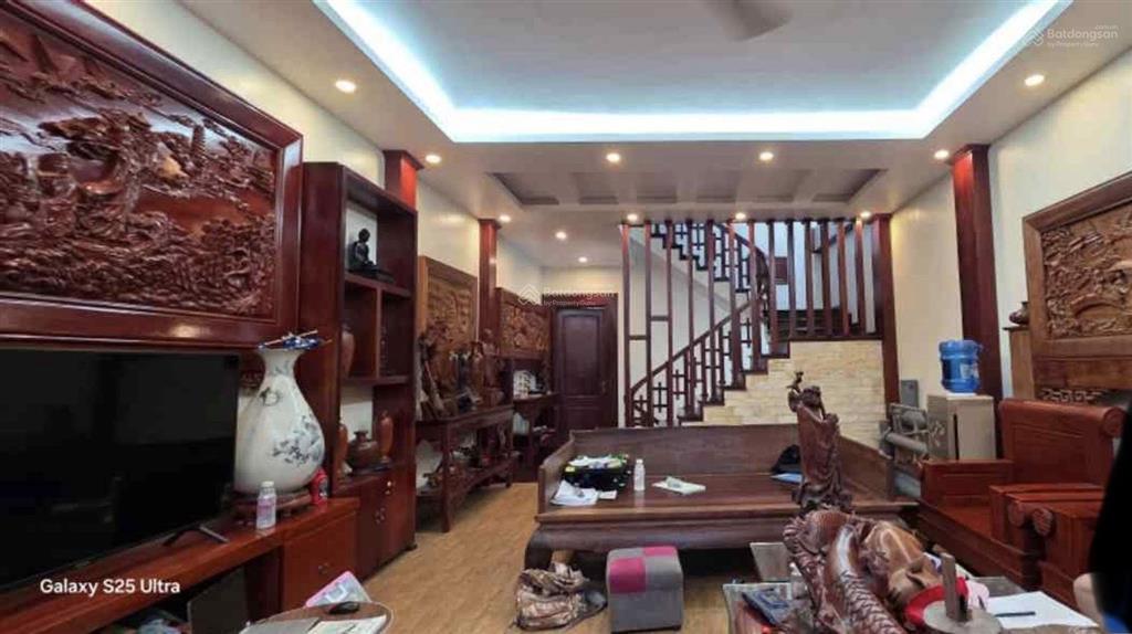 Cần bán căn nhà mặt phố. được chủ nhà thiết kế sang trọng lịch lãm. tại trung tâm từ sơn bắc ninh.