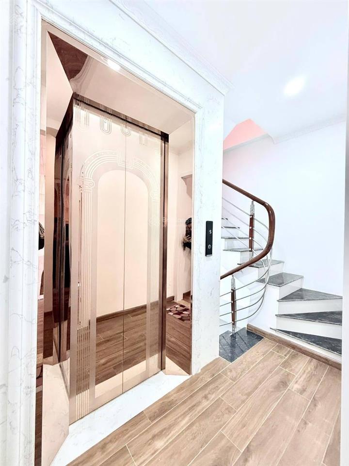 Siêu phẩm chùa bộc  7 tầng thang máy  full nội thất  giá chào 18.8 tỷ có tl.  e huy 0961 080 ***