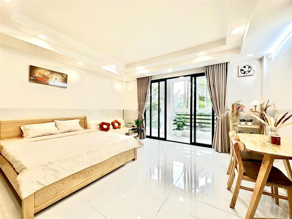 Ch studio, 1 phòng ngủ full nội thất có bancon cửa sổ trung tâm quận 7 sát quận 4