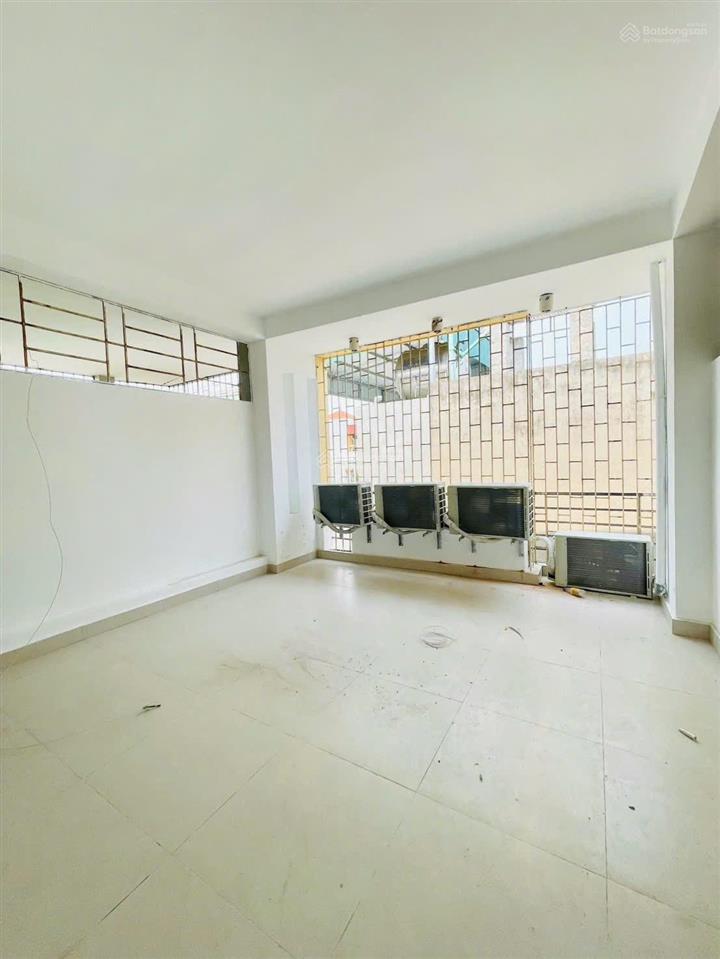 Bán nhà riêng tại nguyễn văn huyên, nhỉnh 10 tỷ, 35m2, giá ưu đãi, chính chủ