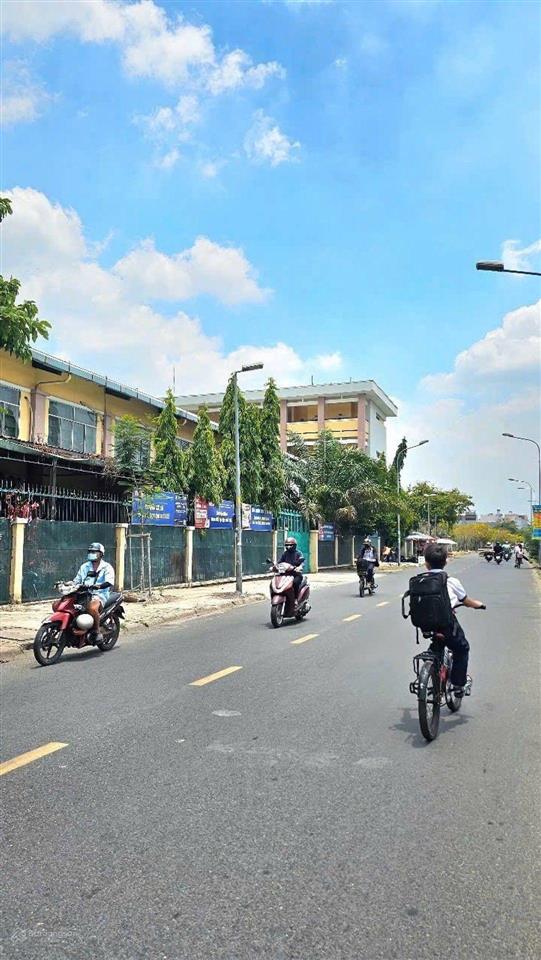 Nhà mặt tiền đẹp  dt 48 m2  giá chỉ 5 tỷ hơn  kinh doanh đỉnh  ngay cạnh tân phú