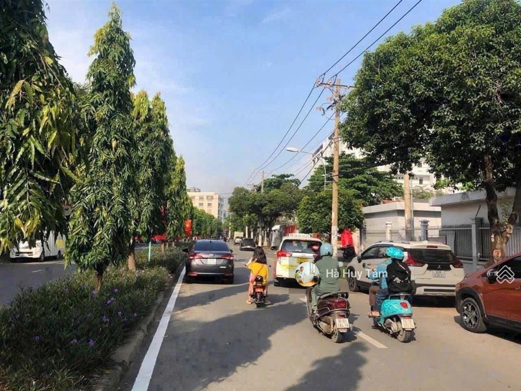 Đầu tư tốt. nhà mặt tiền đại lộ 2 ngay chợ phước bình quận 9