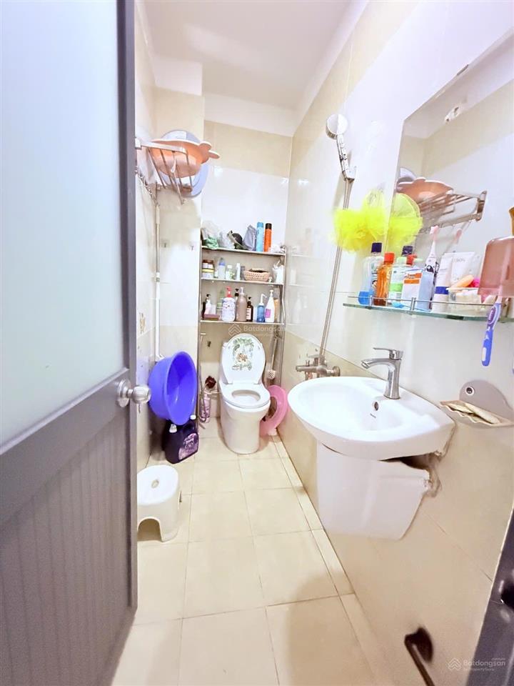 Đường nhựa 8m bình thành nhà 5 tầng btct mới giá 3 tỷ còn bớt