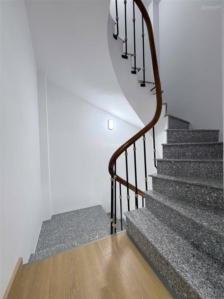 Giảm sốc 500tr!!! phố vũ tông phan25m2x5tô tô đỗ cửachưa 7 tỷ.