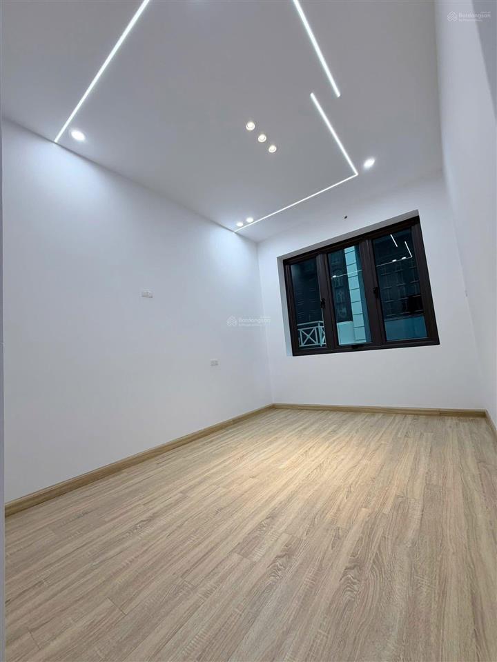 Giảm sốc 500tr!!! phố vũ tông phan25m2x5tô tô đỗ cửachưa 7 tỷ.