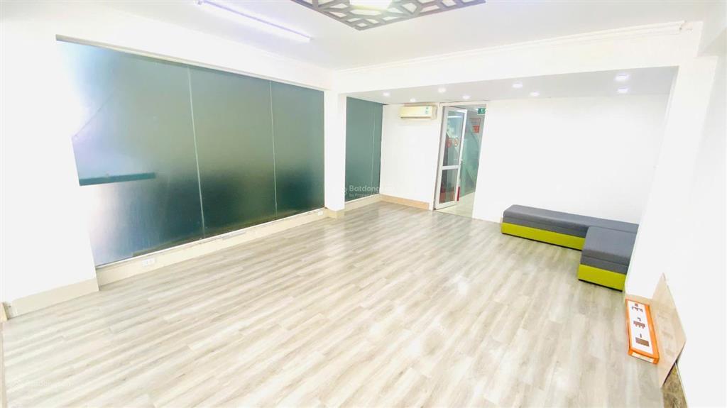 Cho thuê mặt bằng 146 hoàng quốc việt 35m mặt phố đẹp, giá 22tr/tháng (có thương lượng)