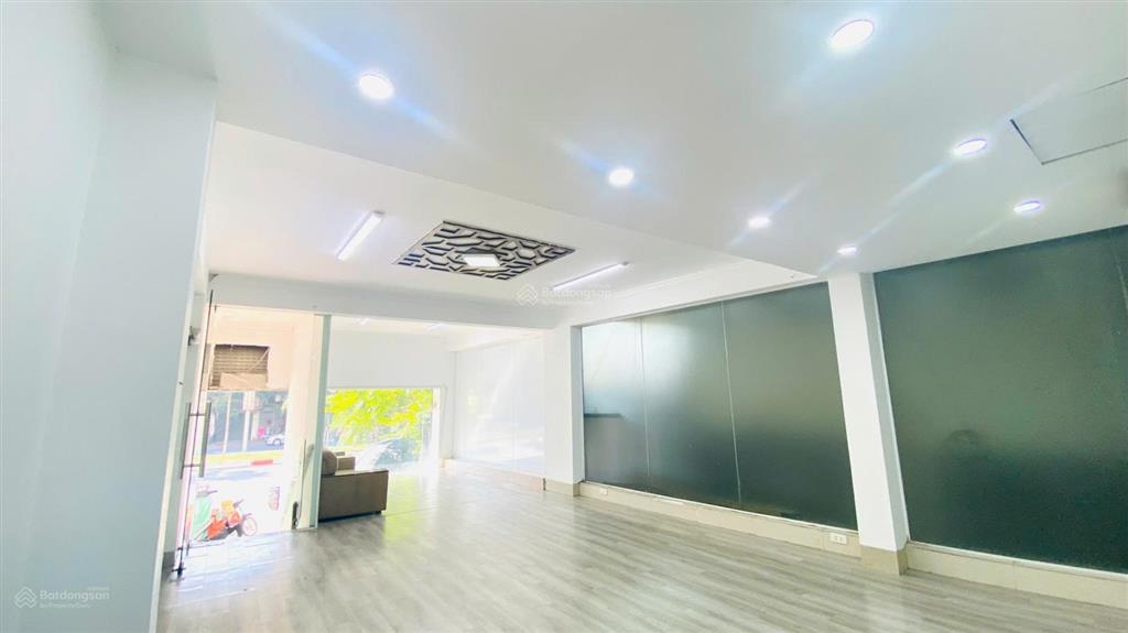 Cho thuê mặt bằng 146 hoàng quốc việt 35m mặt phố đẹp, giá 22tr/tháng (có thương lượng)