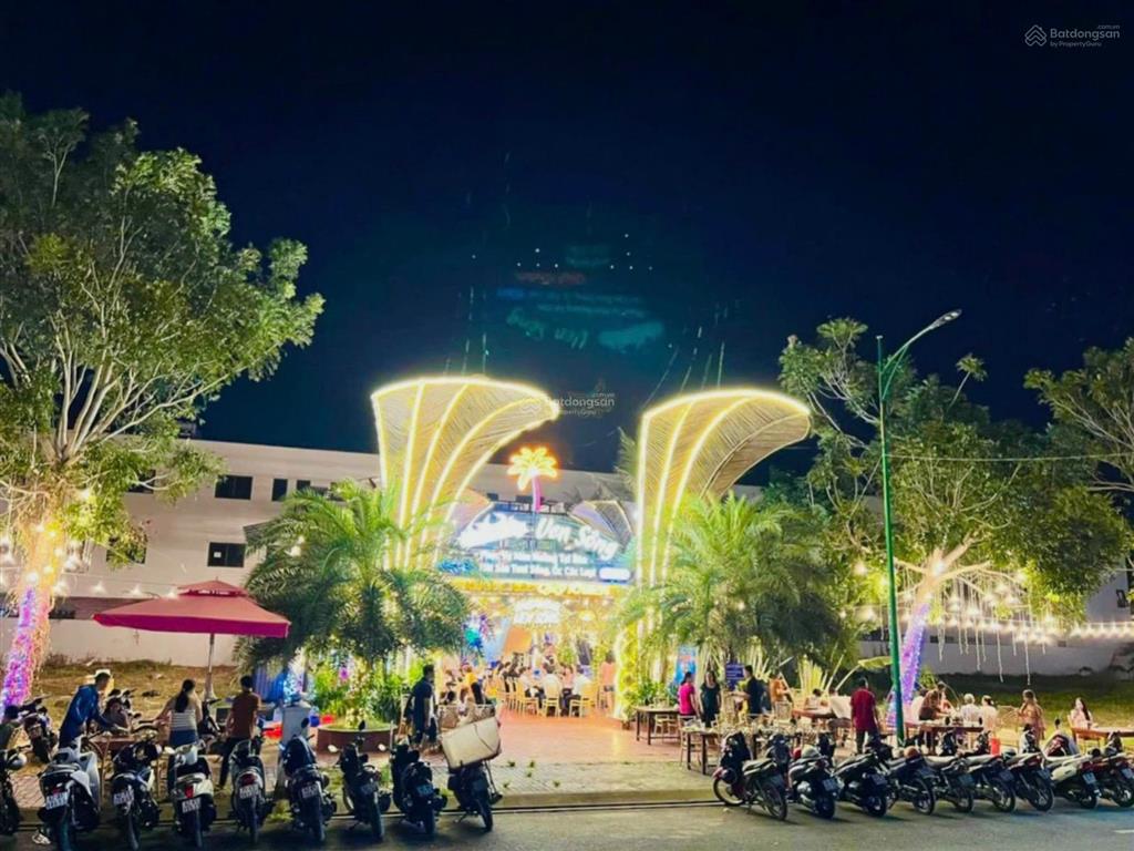 1 lô đất biệt thự 250m2. trục đường 50m. lề rộng 9m. kinh doanh sầm uất