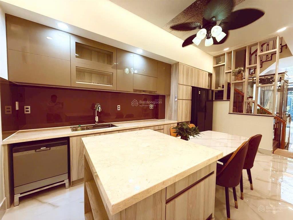 Bán nhà hẻm rộng 5m hồng bàng, 60m2, 5 tầng có thang máy , 5 phòng ngủ, gần thuận kiều plaza