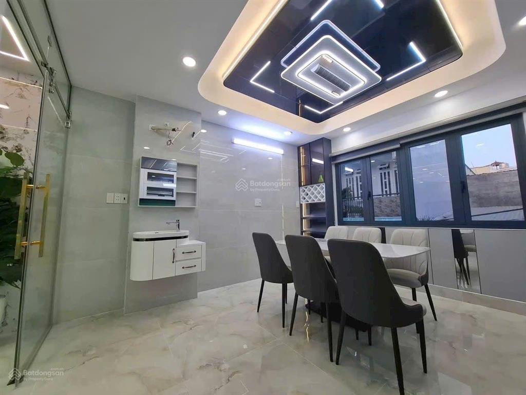 Bán nhà  q6  sát mặt  hẻm xe hơi thông  82m2  8 tỷ xíu