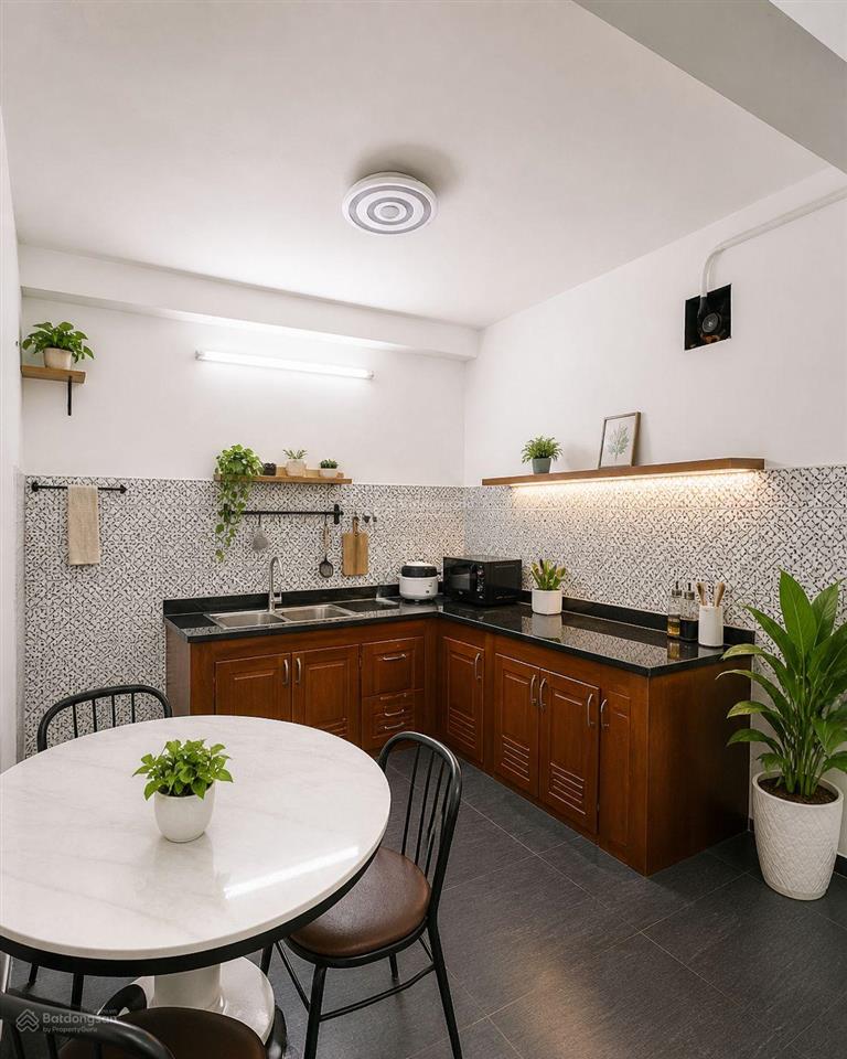 Bán nhà  q6  giáp q11  sát mặt  dt 70m2  6 tỷ hơn