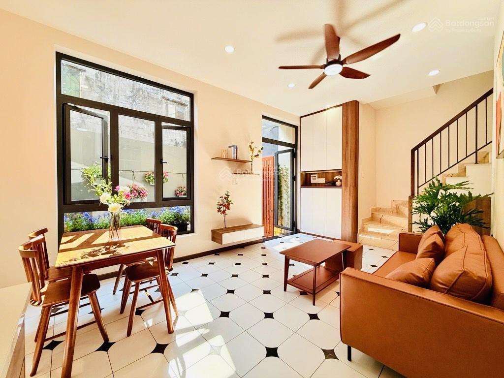 Bán gấp giảm 300tr, 2 tầng(3pn,3wc), dt 7x7(50m2), 5p tới học viện cán bộ, 30m ra hxh, nhỉnh 7