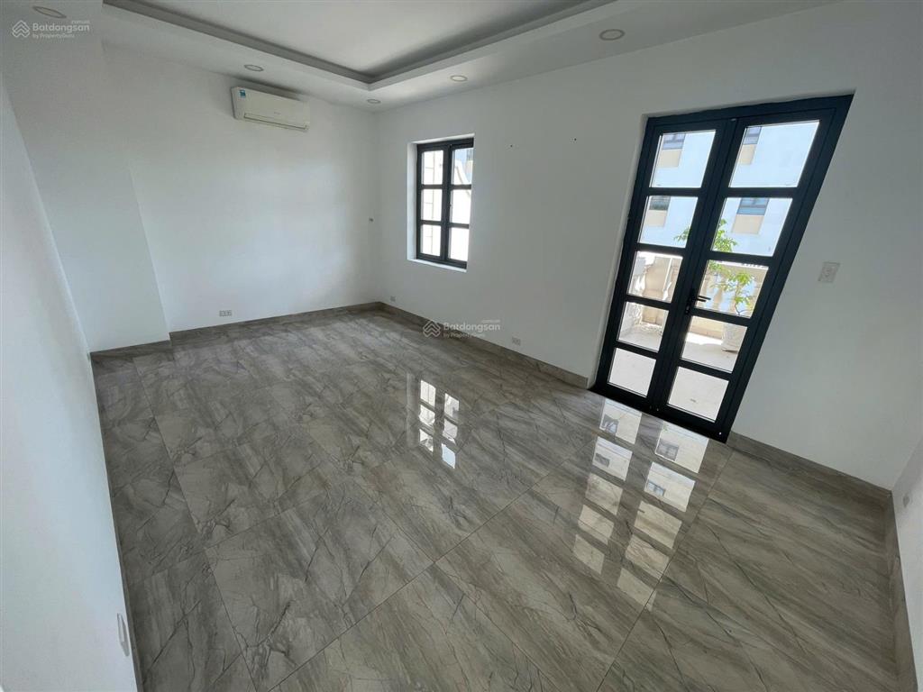 Văn phòng cityland 1p ban công 5tr nguyên lầu 8tr