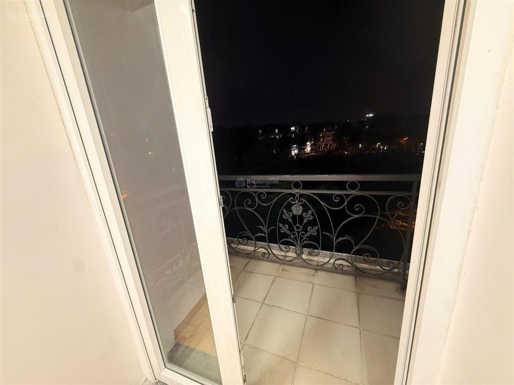 Văn phòng cityland nguyên sàn 12tr