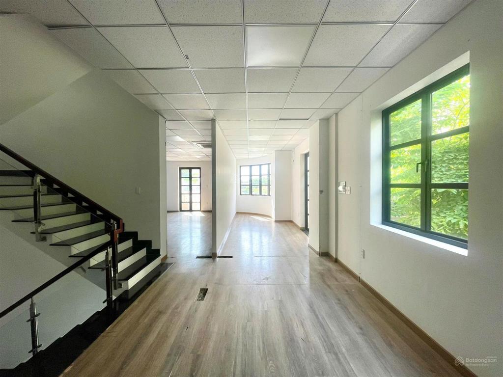 Cho thuê căn góc cityland 80tr/tháng 7x20m