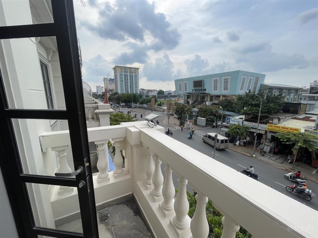 Cho thuê cặp nhà phố nvl, diện tích sử dụng 900m2, có thang máy, full máy lạnh