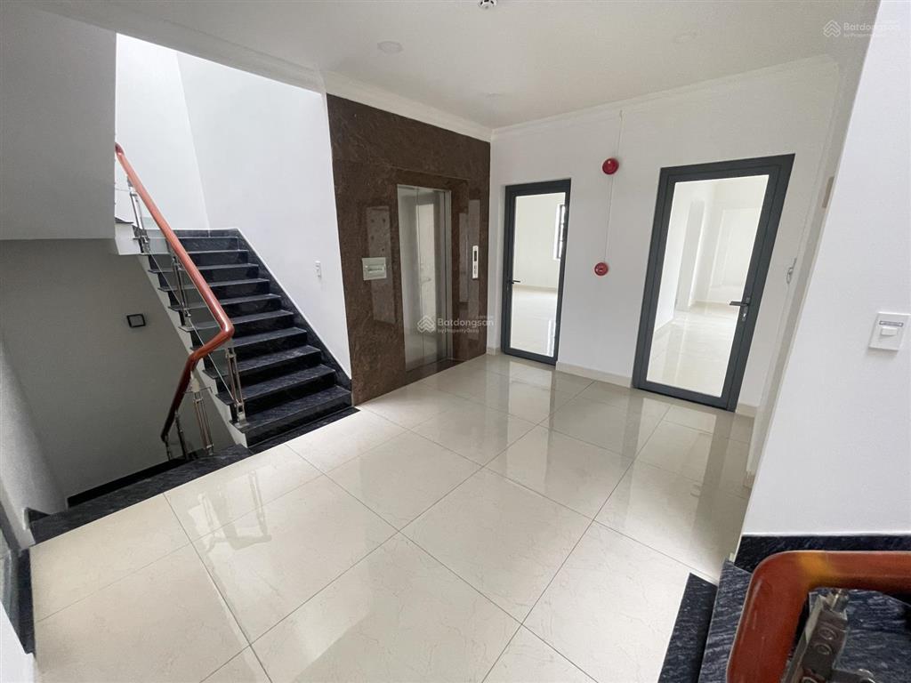 Cho thuê cặp nhà phố nvl, diện tích sử dụng 900m2, có thang máy, full máy lạnh