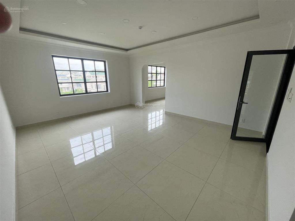 Cho thuê cặp nhà phố nvl, diện tích sử dụng 900m2, có thang máy, full máy lạnh
