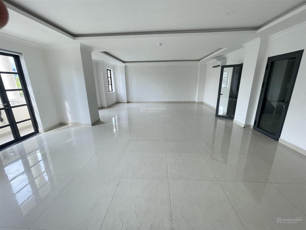 Cho thuê cặp nhà phố nvl, diện tích sử dụng 900m2, có thang máy, full máy lạnh
